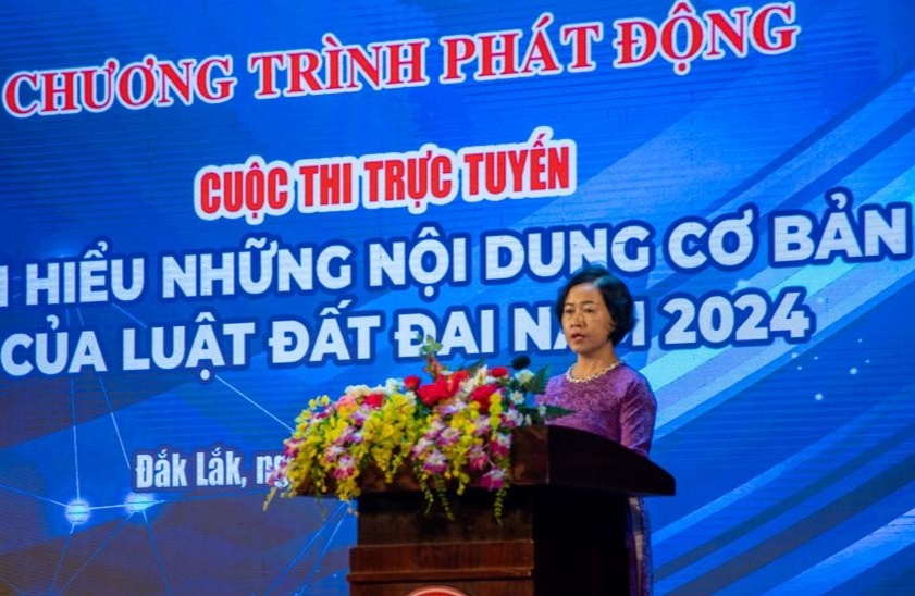 Bà Phan Thị Hồng Thắng, Giám đốc Sở Tư pháp, Trưởng ban tổ chức Cuộc thi  trực tuyếnphát biểu phát động hưởng ứng cuộc thi. 