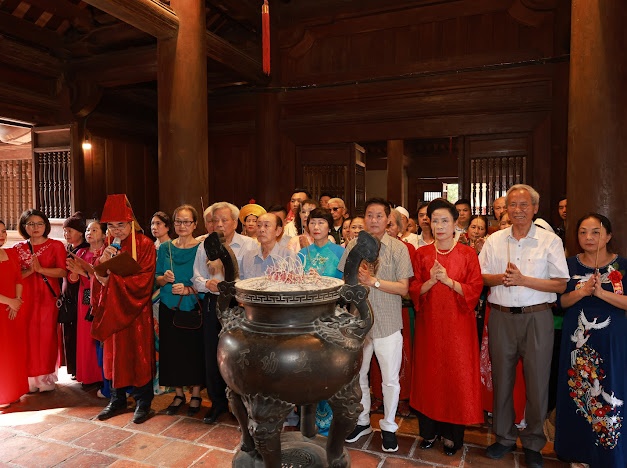Chương trình “Linh thiêng hào khí Thăng Long, Rạng danh con cháu Lạc Hồng - Doanh nhân Đất Việt Chắp cánh Tài năng Việt
