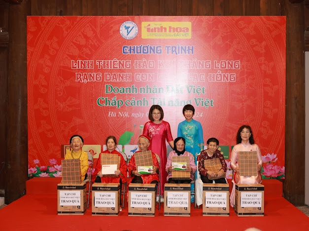 Chương trình “Linh thiêng hào khí Thăng Long, Rạng danh con cháu Lạc Hồng - Doanh nhân Đất Việt Chắp cánh Tài năng Việt