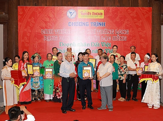 Chương trình “Linh thiêng hào khí Thăng Long, Rạng danh con cháu Lạc Hồng   Doanh nhân Đất Việt Chắp cánh Tài năng Việt