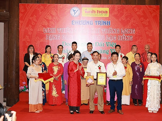 Chương trình “Linh thiêng hào khí Thăng Long, Rạng danh con cháu Lạc Hồng   Doanh nhân Đất Việt Chắp cánh Tài năng Việt