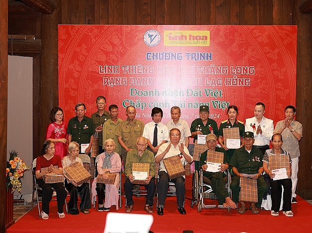 Chương trình “Linh thiêng hào khí Thăng Long, Rạng danh con cháu Lạc Hồng   Doanh nhân Đất Việt Chắp cánh Tài năng Việt