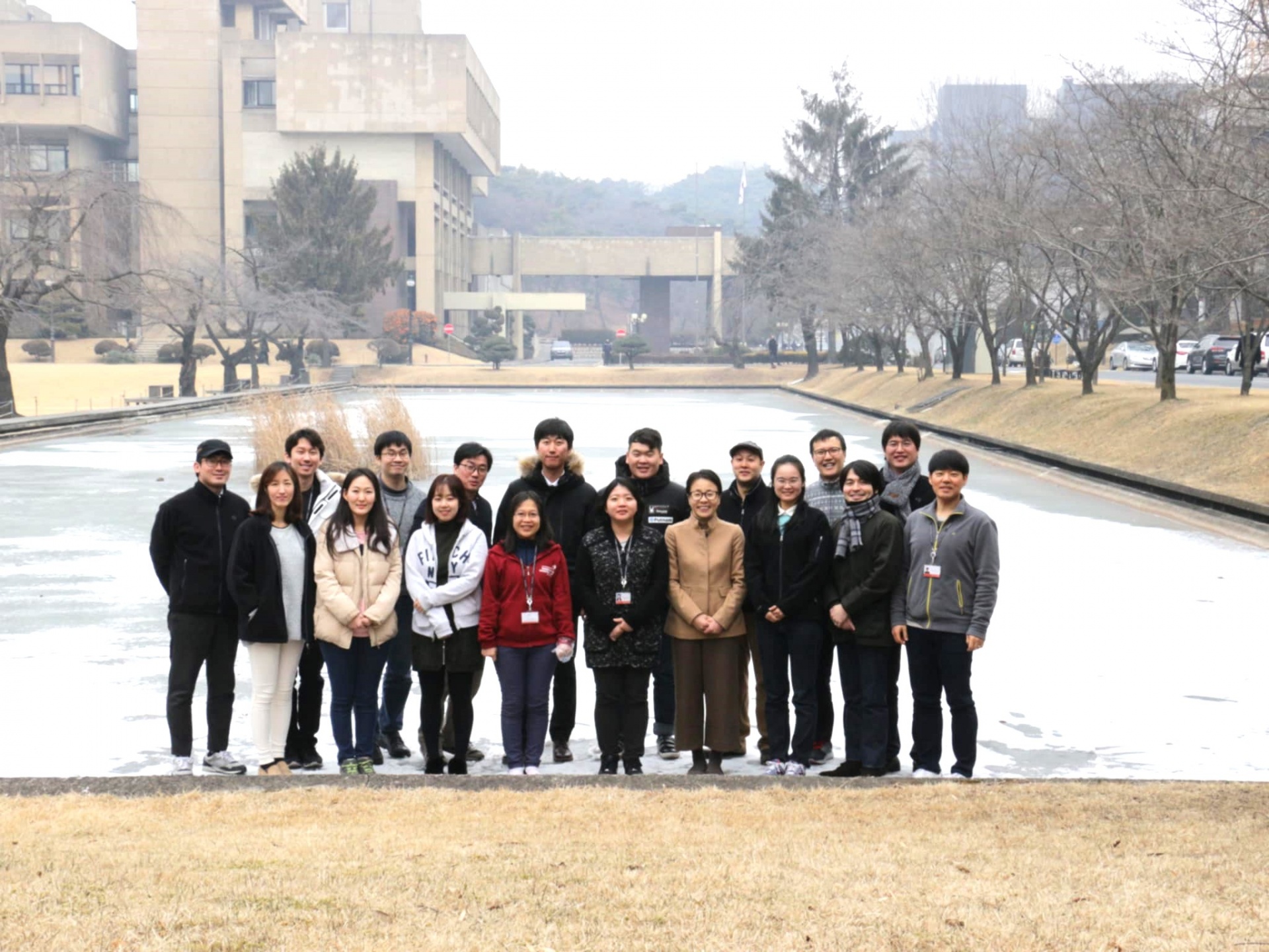 Cùng các đồng nghiệp tại Viện KIST Cùng các đồng nghiệp tại Viện KIST