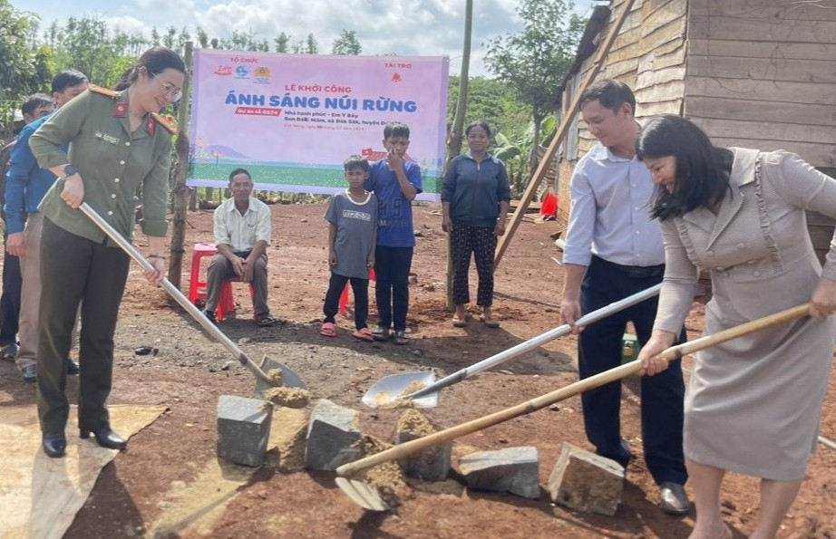 Lan tỏa chương trình “Mẹ đỡ đầu”, “Ngôi nhà hạnh phúc”