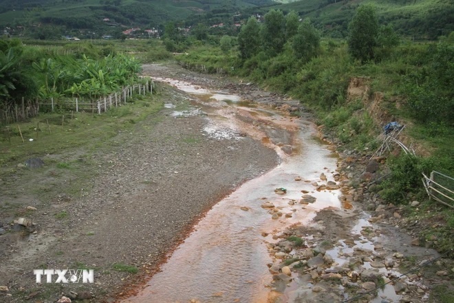 Nước sông Nậm Huống tại xã Châu Thành, huyện Quỳ Hợp, tỉnh Nghệ An chuyển màu đục vàng. (Ảnh:TTXVN) Nước sông Nậm Huống tại xã Châu Thành, huyện Quỳ Hợp, tỉnh Nghệ An chuyển màu đục vàng. (Ảnh:TTXVN)