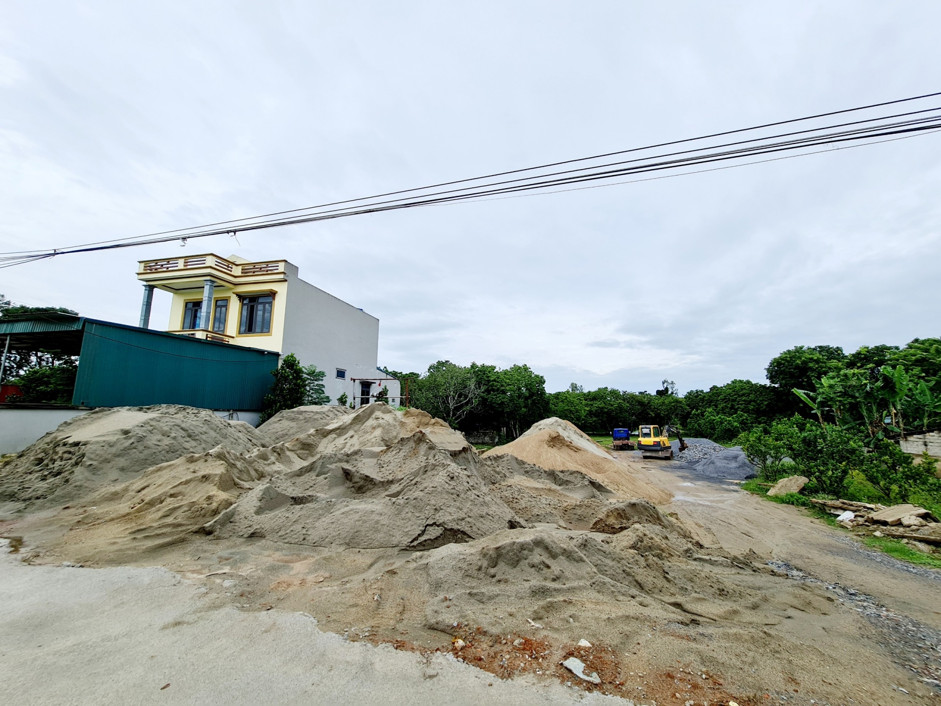 Nhiều trường hợp khai thác, tập kết cát trái phép được cơ quan chức năng tỉnh Thanh Hóa “mạnh tay” xử lý