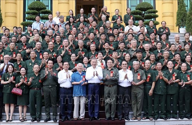 Thanh niên xung phong là biểu tượng sáng ngời của thế hệ trẻ Việt Nam. Ảnh: TTXVN Thanh niên xung phong là biểu tượng sáng ngời của thế hệ trẻ Việt Nam. Ảnh: TTXVN