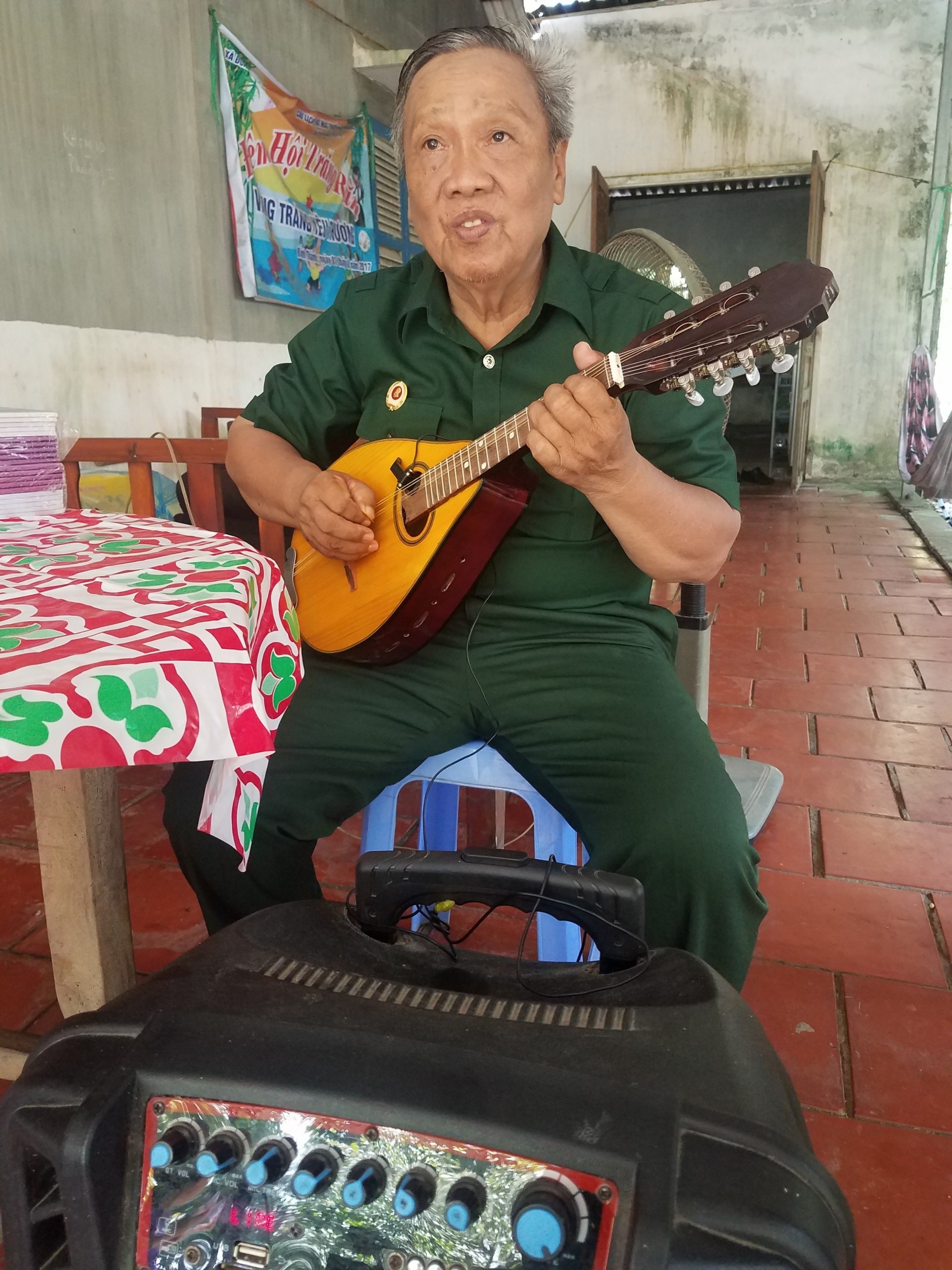 Cựu chiến binh Văn Đình Thanh tận tâm với sử Việt