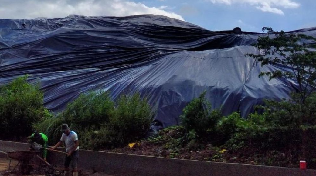 Rác được xử lý tại bãi rác Tân Tạo. Rác được xử lý tại bãi rác Tân Tạo.