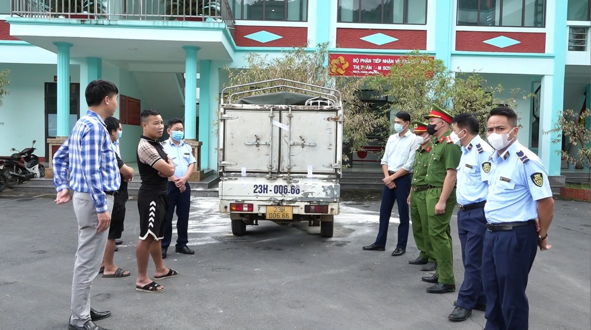 ha giang tieu huy hang tan lon duoc van chuyen trai phep tu vung dich ta lon chau phi