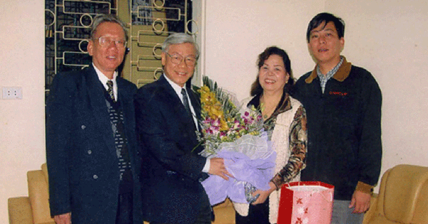 Tổng bí thư, Chủ tịch nước Nguyễn Phú Trọng đến thăm cô Đặng Thị Phúc năm 2005 Tổng bí thư, Chủ tịch nước Nguyễn Phú Trọng đến thăm cô Đặng Thị Phúc năm 2005