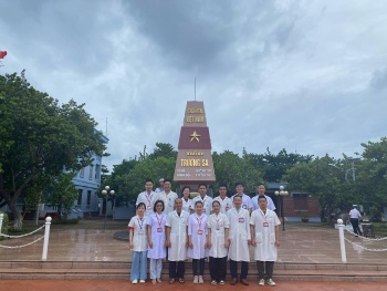 benh vien dai hoc y ha noi hanh trinh thang 7 thieng lieng