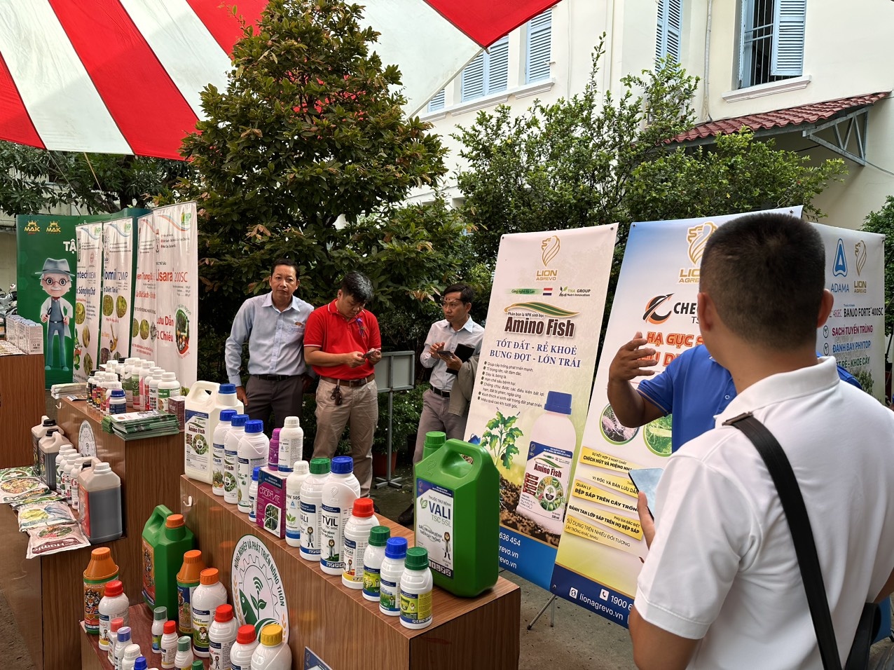 Sử dụng thuốc bảo vệ thực vật an toàn, hướng đến nền nông nghiệp sinh thái Sử dụng thuốc bảo vệ thực vật an toàn, hướng đến nền nông nghiệp sinh thái