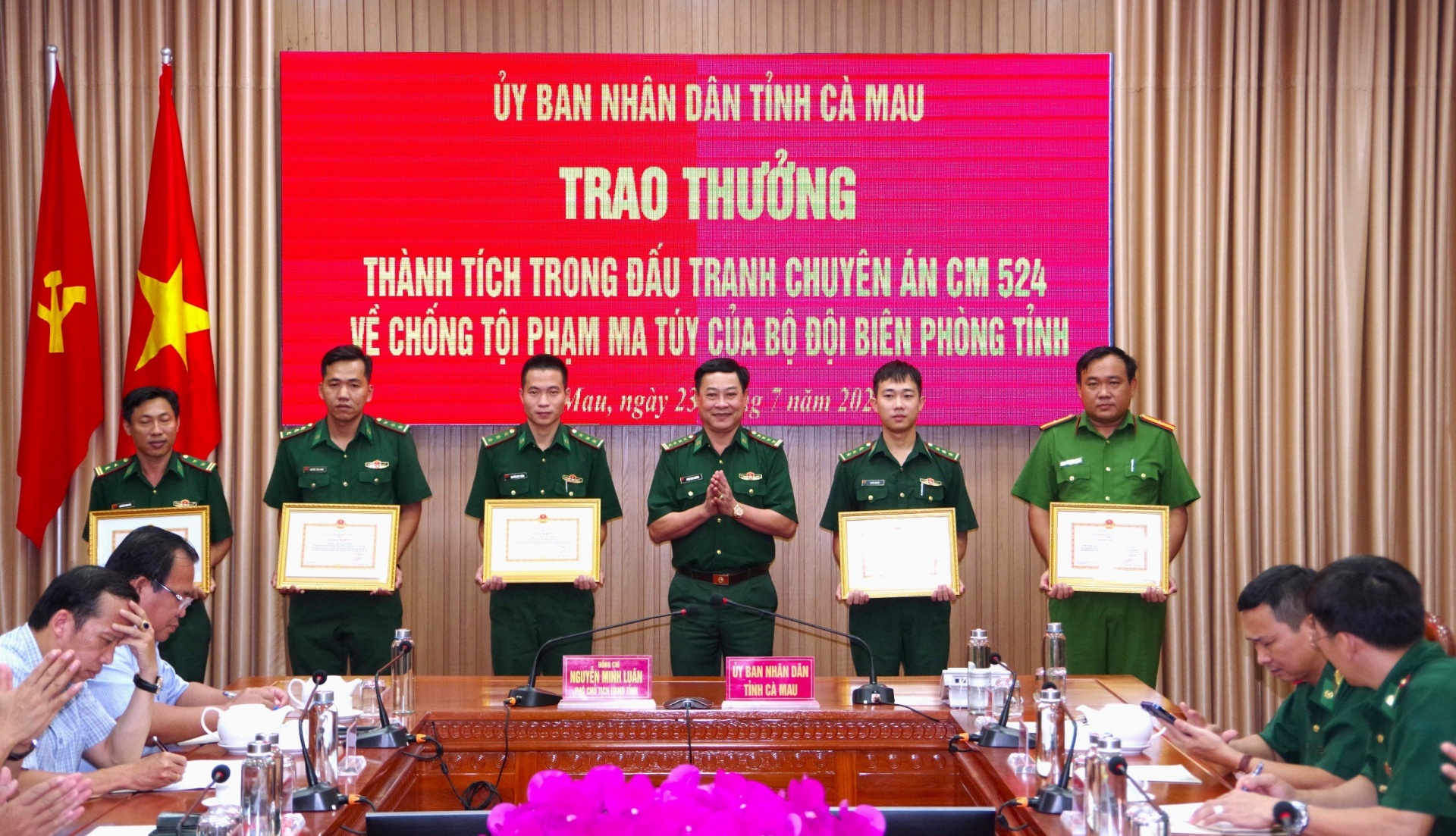 Tặng Bằng khen cho Bộ đội Biên phòng tỉnh Cà Mau có thành tích trong đấu tranh với tội phạm ma túy