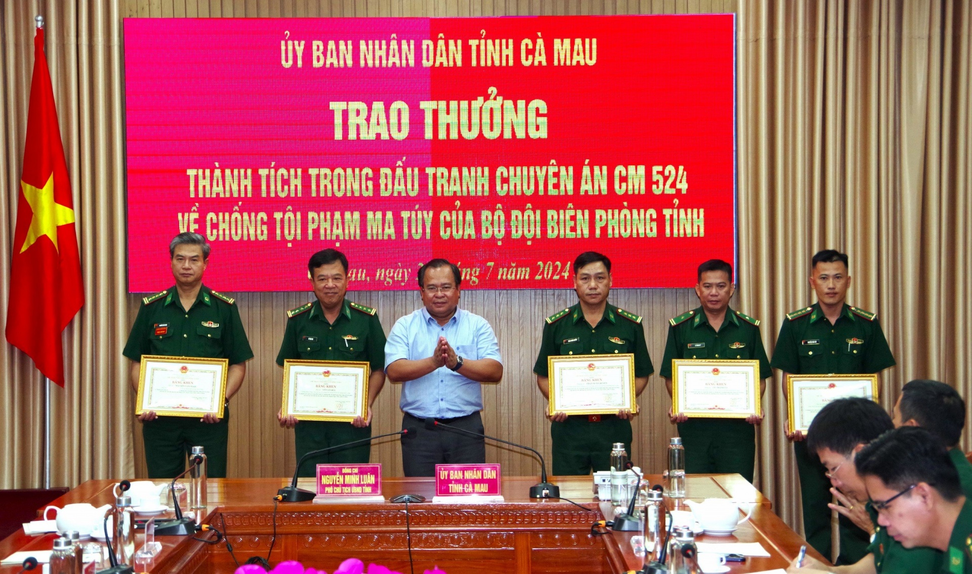 Tặng Bằng khen cho Bộ đội Biên phòng tỉnh Cà Mau có thành tích trong đấu tranh với tội phạm ma túy