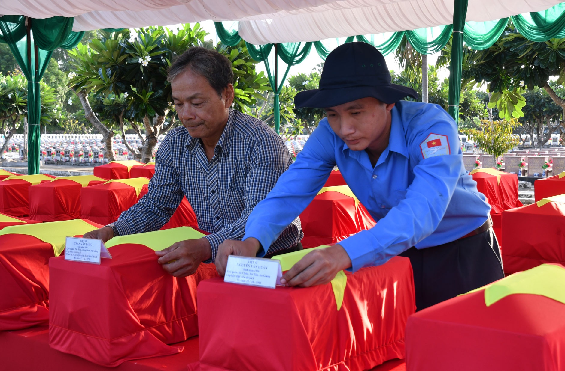 Cải táng 88 hài cốt liệt sĩ hy sinh trong các thời kỳ chiến tranh ở Campuchia và trong nước