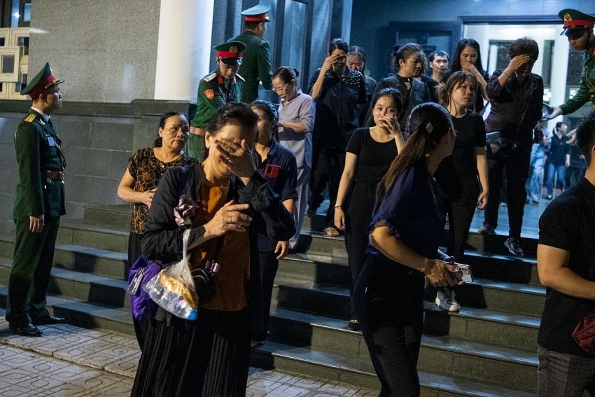 Hàng ngàn, hàng vạn người dân thành kính vào viếng Tổng Bí Thư Nguyễn Phú Trọng