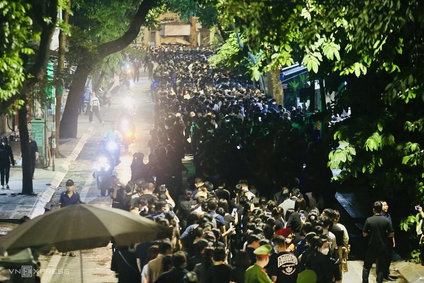 Hàng ngàn, hàng vạn người dân thành kính vào viếng Tổng Bí Thư Nguyễn Phú Trọng