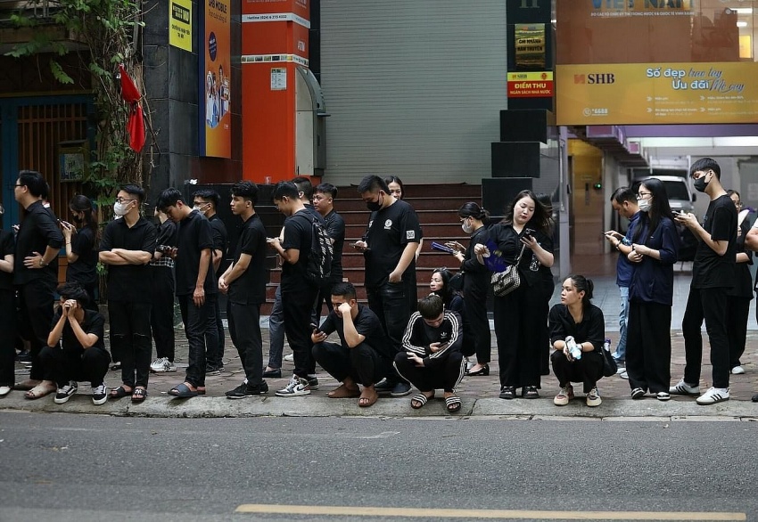 Hàng ngàn, hàng vạn người dân thành kính vào viếng Tổng Bí Thư Nguyễn Phú Trọng