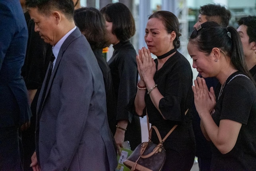 Hàng ngàn, hàng vạn người dân thành kính vào viếng Tổng Bí Thư Nguyễn Phú Trọng