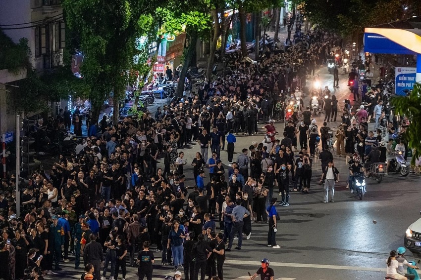 Hàng ngàn, hàng vạn người dân thành kính vào viếng Tổng Bí Thư Nguyễn Phú Trọng