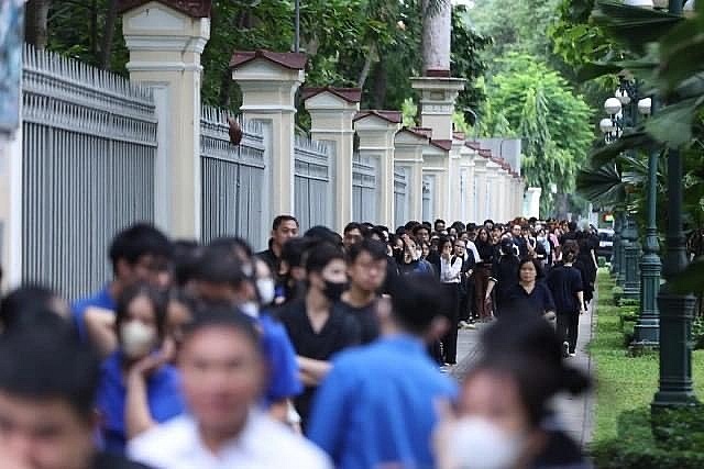 Hàng ngàn, hàng vạn người dân thành kính vào viếng Tổng Bí Thư Nguyễn Phú Trọng