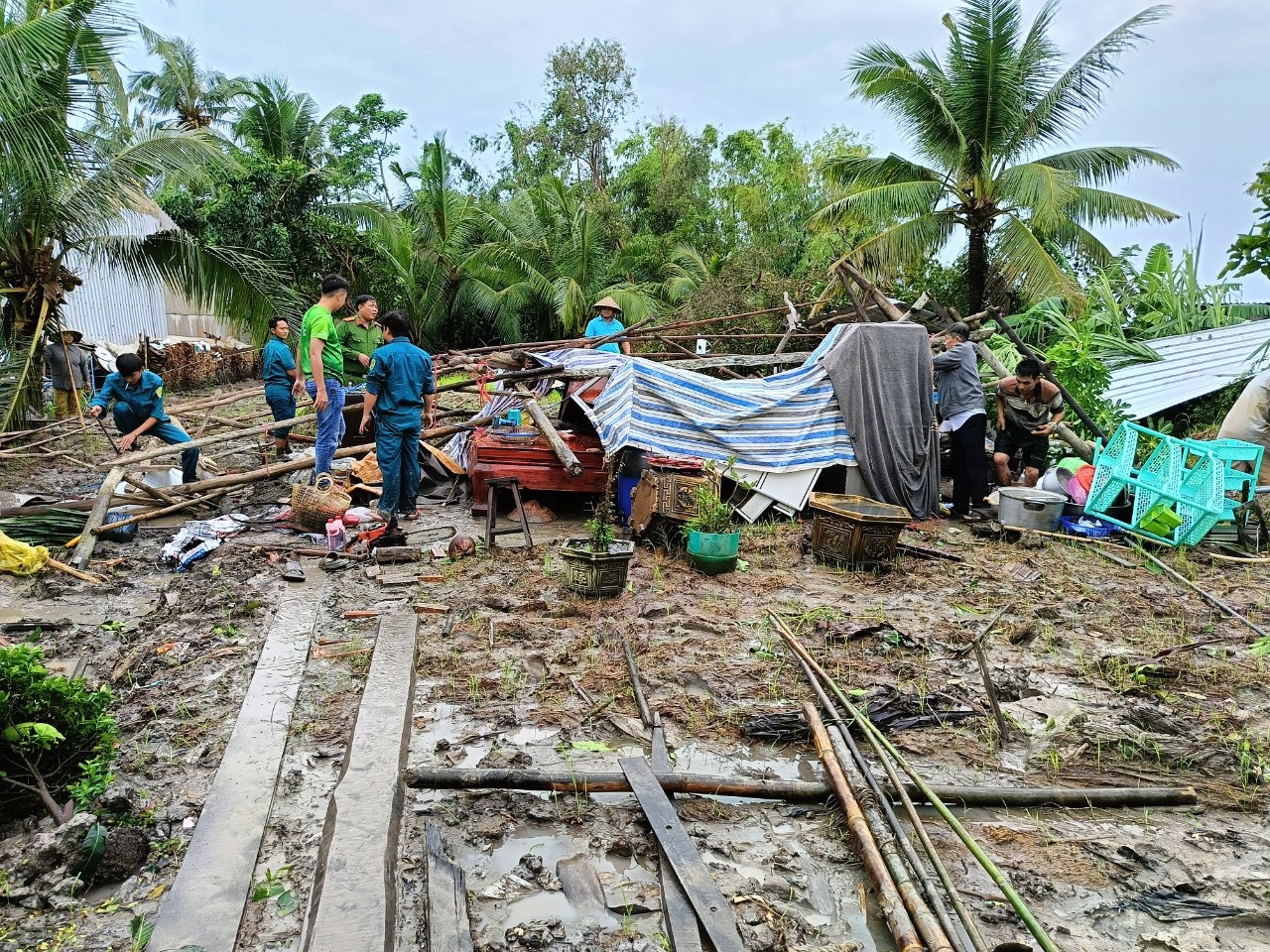Hậu Giang xuất hiện 2 trận lốc xoáy