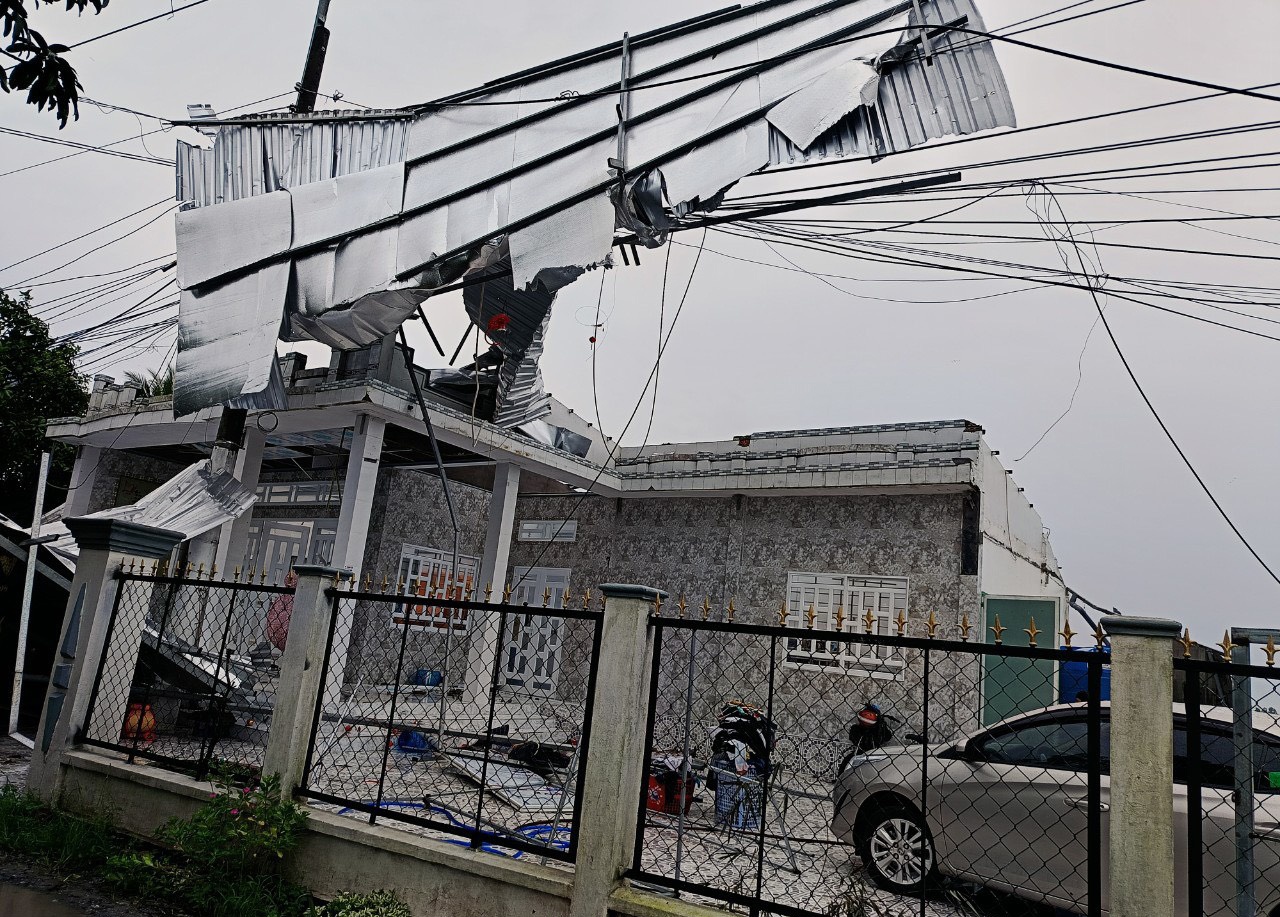 Hậu Giang xuất hiện 2 trận lốc xoáy