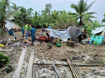 hau giang xuat hien 2 tran loc xoay