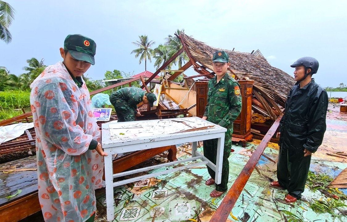 Cà Mau, Bạc Liêu liên tiếp xảy ra giông lốc do thời tiết xấu Cà Mau, Bạc Liêu liên tiếp xảy ra giông lốc do thời tiết xấu