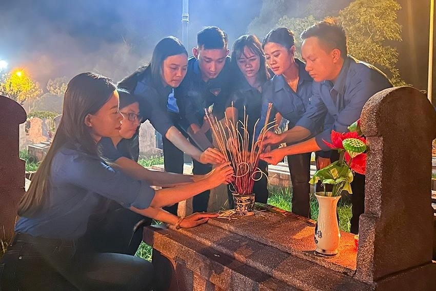 Hà Tĩnh: Các địa phương thắp nến tri ân tưởng nhớ các anh hùng liệt sĩ Hà Tĩnh: Các địa phương thắp nến tri ân tưởng nhớ các anh hùng liệt sĩ