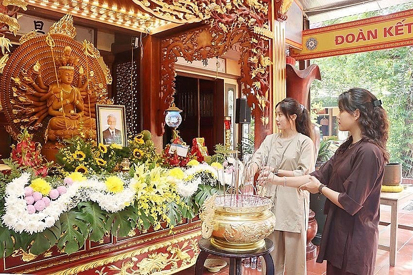 Hà Tĩnh: Người dân đến chùa cầu siêu, tưởng nhớ Tổng Bí thư Nguyễn Phú Trọng Hà Tĩnh: Người dân đến chùa cầu siêu, tưởng nhớ Tổng Bí thư Nguyễn Phú Trọng