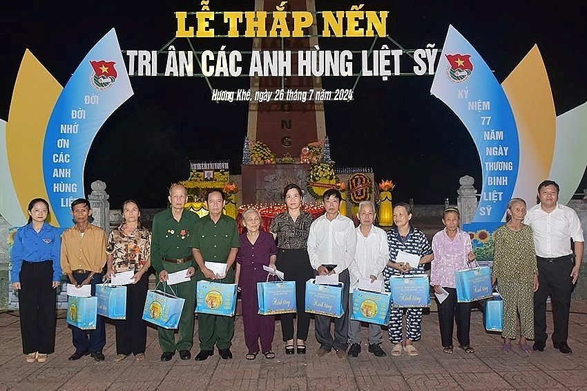 Hà Tĩnh: Các địa phương thắp nến tri ân tưởng nhớ các anh hùng liệt sĩ