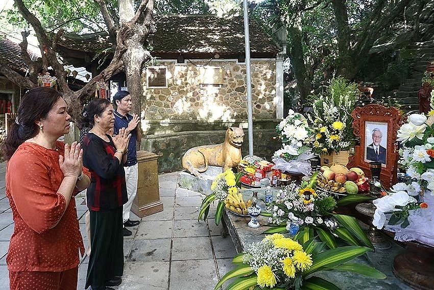 Hà Tĩnh: Người dân đến chùa cầu siêu, tưởng nhớ Tổng Bí thư Nguyễn Phú Trọng Hà Tĩnh: Người dân đến chùa cầu siêu, tưởng nhớ Tổng Bí thư Nguyễn Phú Trọng