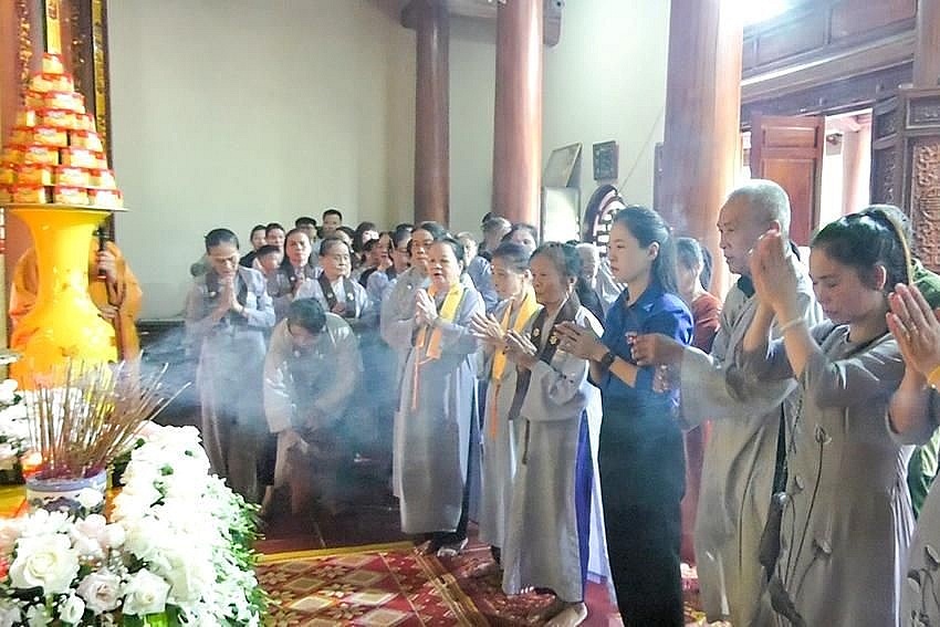 Hà Tĩnh: Người dân đến chùa cầu siêu, tưởng nhớ Tổng Bí thư Nguyễn Phú Trọng Hà Tĩnh: Người dân đến chùa cầu siêu, tưởng nhớ Tổng Bí thư Nguyễn Phú Trọng