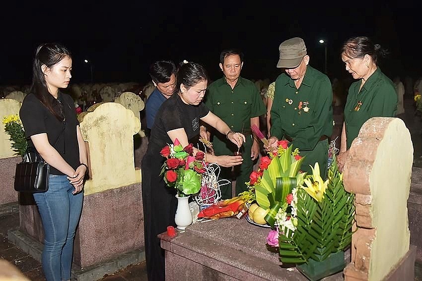 Hà Tĩnh: Các địa phương thắp nến tri ân tưởng nhớ các anh hùng liệt sĩ