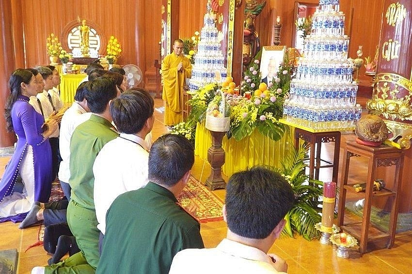 Hà Tĩnh: Người dân đến chùa cầu siêu, tưởng nhớ Tổng Bí thư Nguyễn Phú Trọng Hà Tĩnh: Người dân đến chùa cầu siêu, tưởng nhớ Tổng Bí thư Nguyễn Phú Trọng