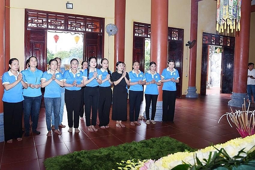 Hà Tĩnh: Người dân đến chùa cầu siêu, tưởng nhớ Tổng Bí thư Nguyễn Phú Trọng Hà Tĩnh: Người dân đến chùa cầu siêu, tưởng nhớ Tổng Bí thư Nguyễn Phú Trọng