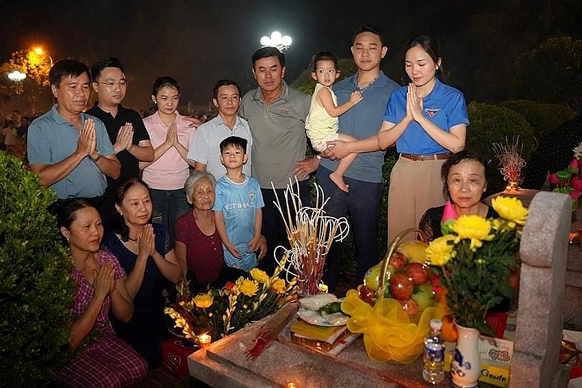 Hà Tĩnh: Các địa phương thắp nến tri ân tưởng nhớ các anh hùng liệt sĩ Hà Tĩnh: Các địa phương thắp nến tri ân tưởng nhớ các anh hùng liệt sĩ