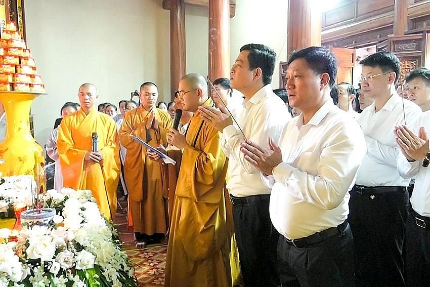 Hà Tĩnh: Người dân đến chùa cầu siêu, tưởng nhớ Tổng Bí thư Nguyễn Phú Trọng Hà Tĩnh: Người dân đến chùa cầu siêu, tưởng nhớ Tổng Bí thư Nguyễn Phú Trọng