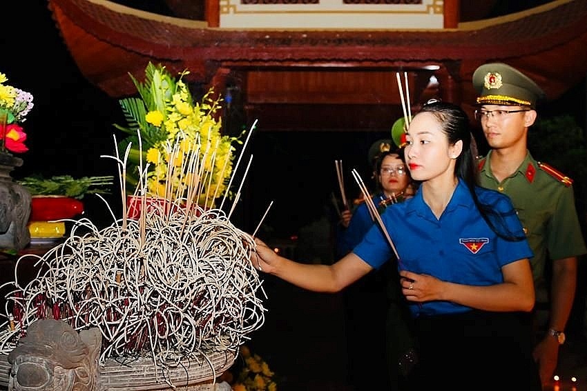 Hà Tĩnh: Các địa phương thắp nến tri ân tưởng nhớ các anh hùng liệt sĩ