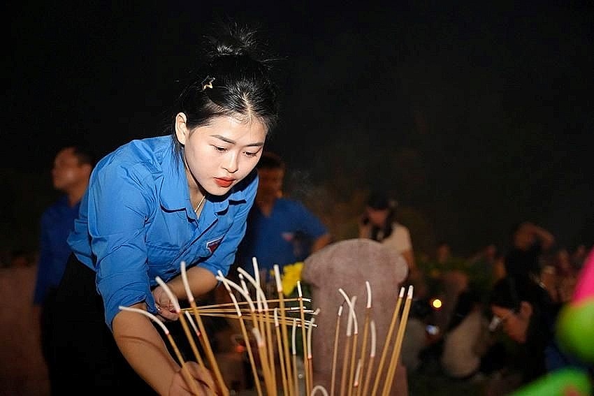 Hà Tĩnh: Các địa phương thắp nến tri ân tưởng nhớ các anh hùng liệt sĩ Hà Tĩnh: Các địa phương thắp nến tri ân tưởng nhớ các anh hùng liệt sĩ