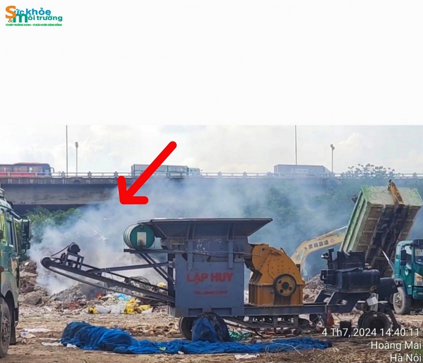 Bãi tập kết phế thải hoạt động “chui”, trách nhiệm thuộc về ai? Bãi tập kết phế thải hoạt động “chui”, trách nhiệm thuộc về ai?