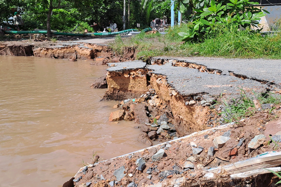 Sạt lở bờ sông Giao Hòa, xã Giao Long, huyện Châu Thành, Bến Tre.