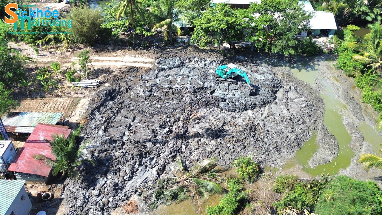 Một trong các bãi thải trên địa bàn.