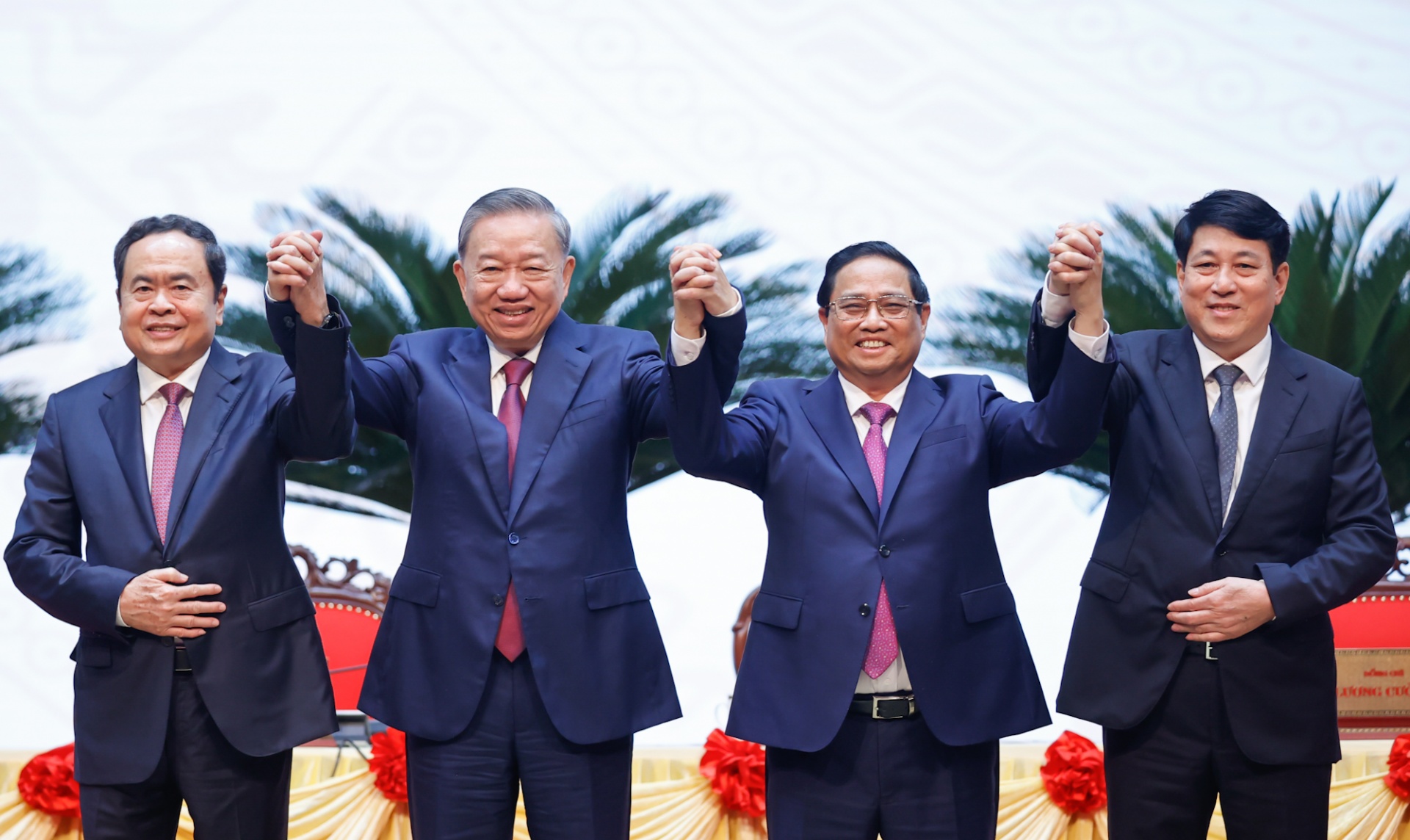 Tổng Bí thư, Chủ tịch nước Tô Lâm và các đồng chí Ủy viên Bộ Chính trị: Thủ tướng Phạm Minh Chính, Chủ tịch Quốc hội Trần Thanh Mẫn, Thường trực Ban Bí thư Lương Cường - Ảnh VGP/Nhật Bắc Tổng Bí thư, Chủ tịch nước Tô Lâm và các đồng chí Ủy viên Bộ Chính trị: Thủ tướng Phạm Minh Chính, Chủ tịch Quốc hội Trần Thanh Mẫn, Thường trực Ban Bí thư Lương Cường - Ảnh VGP/Nhật Bắc