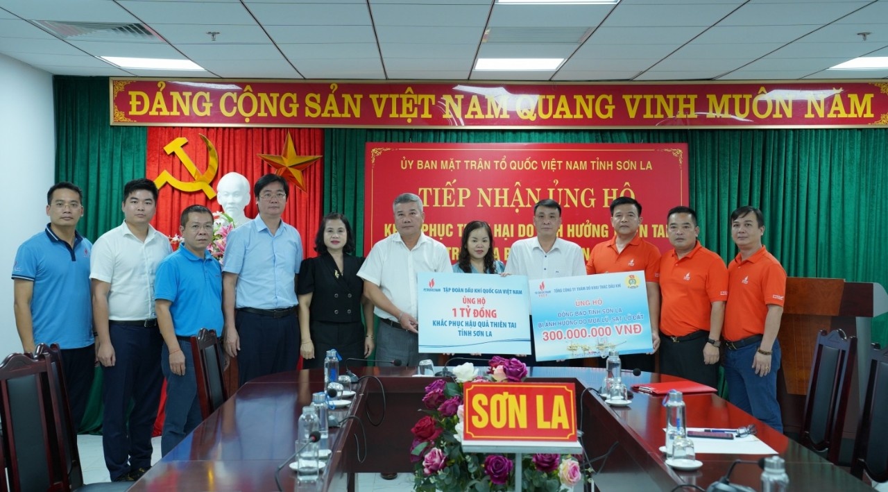 Đoàn công tác Petrovietnam thăm hỏi, hỗ trợ người dân Sơn La và Điện Biên khắc phục hậu quả mưa lũ