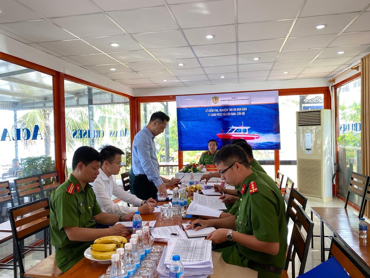 CHÀNG KĨ SƯ HÀNG HẢI ĐAM MÊ CÔNG NGHỆ CHẾ TẠO XUỒNG ĐẶC CHỦNG PHỤC VỤ AN NINH QUỐC PHÒNG CHÀNG KĨ SƯ HÀNG HẢI ĐAM MÊ CÔNG NGHỆ CHẾ TẠO XUỒNG ĐẶC CHỦNG PHỤC VỤ AN NINH QUỐC PHÒNG