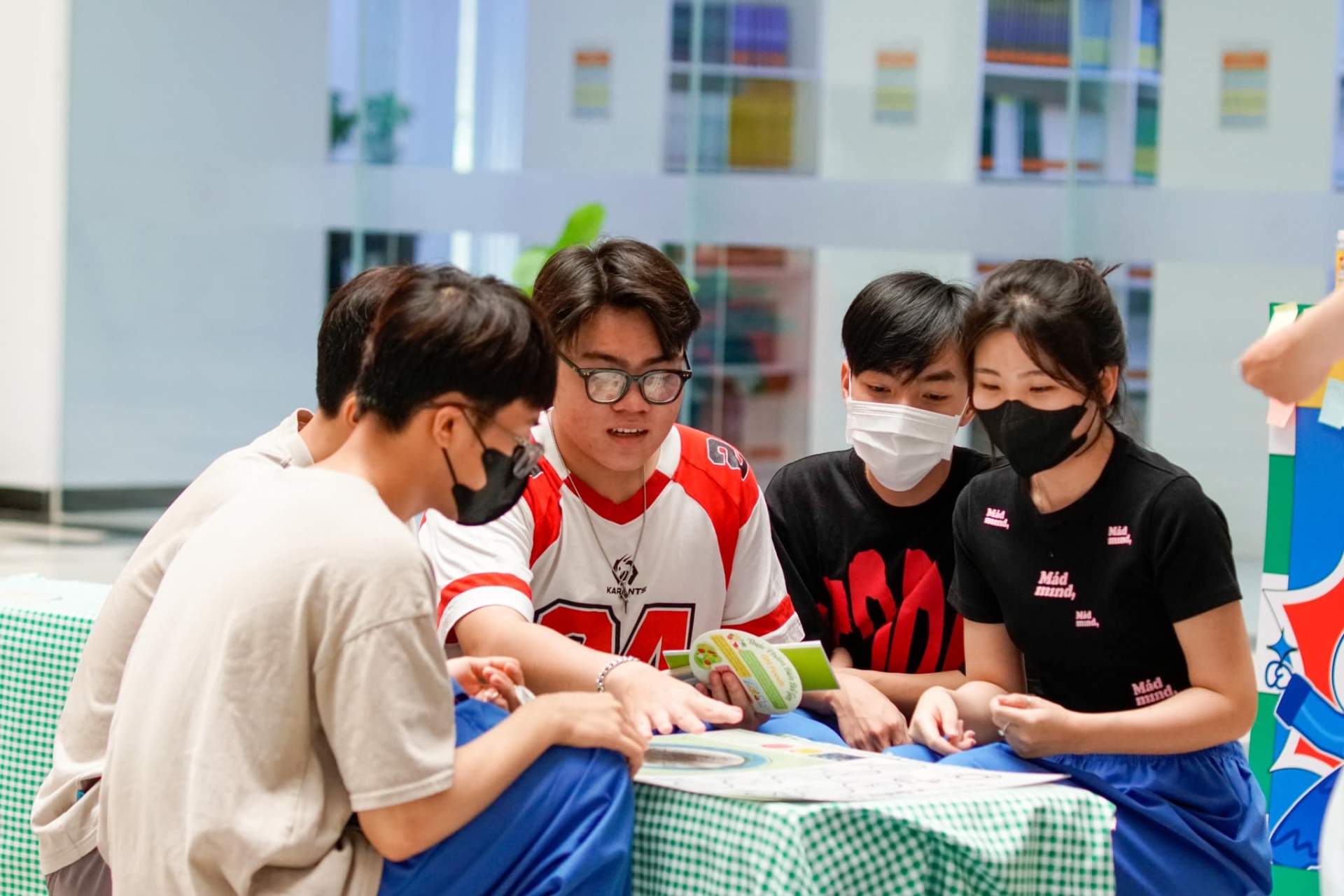 Nâng cao nhận thức của giới trẻ về tác động của “thời trang nhanh” đối với môi trường Nâng cao nhận thức của giới trẻ về tác động của “thời trang nhanh” đối với môi trường