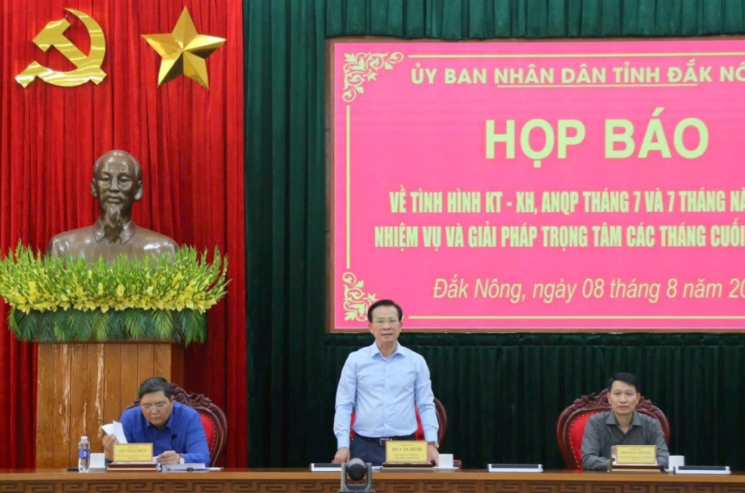 Ông Hồ Văn Mười – Chủ tịch UBND tỉnh Đắk Nông phát biểu tại buổi họp báo